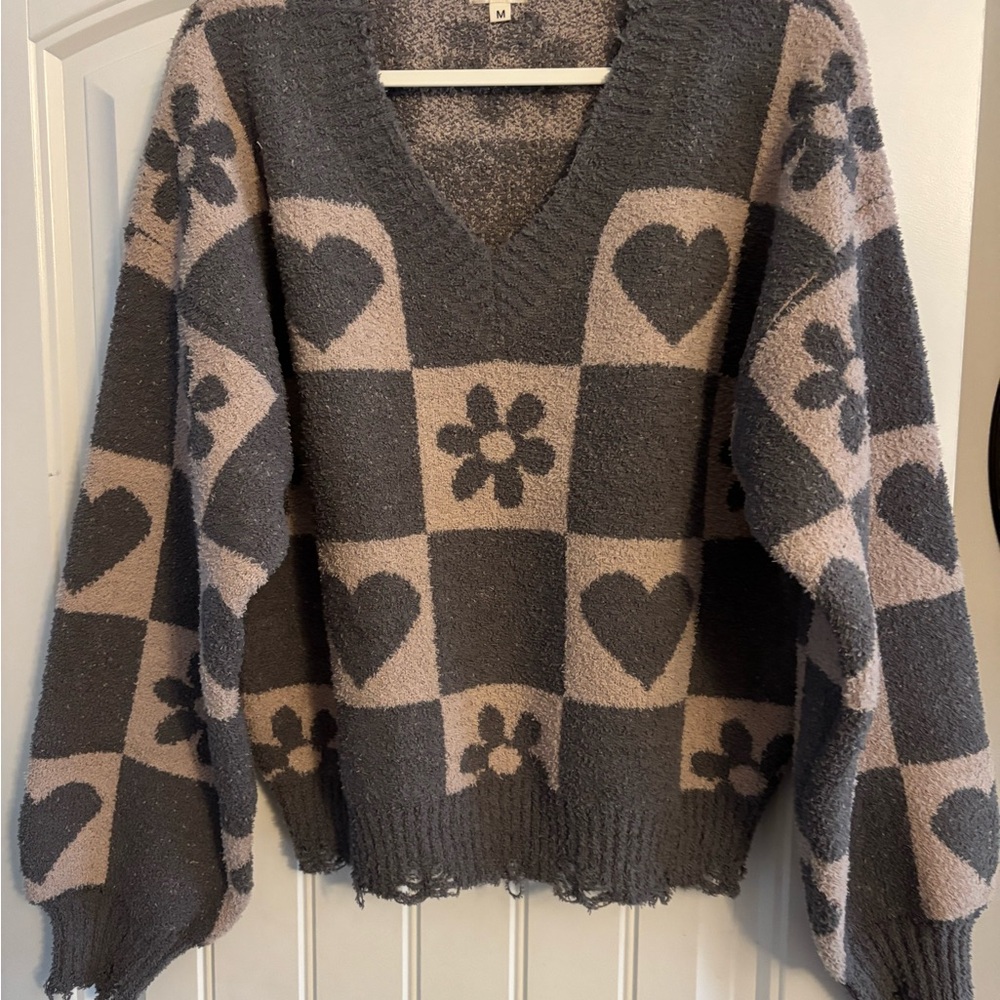 POL Gray and Cream Heart Flower V-Neck Sweater